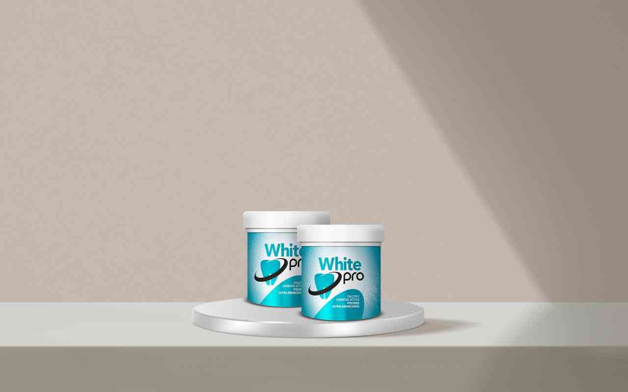 Sbianca i denti a casa con White Pro: scopri come ottenere un sorriso perfetto