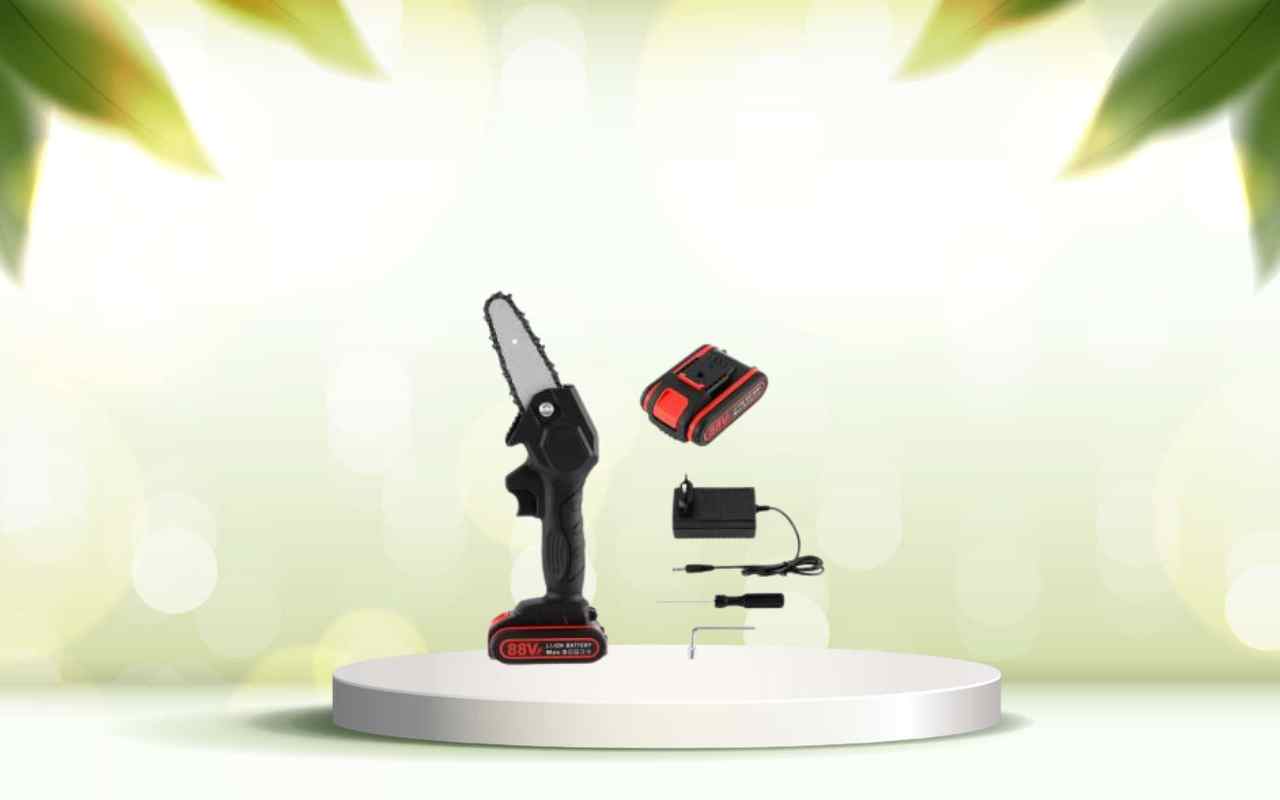 Scopri la mini motosega a batteria: taglia rami e tronchi con facilità!